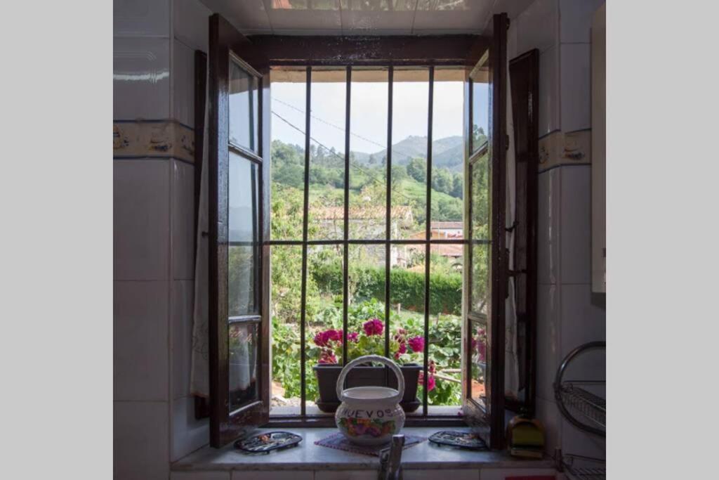 Casa Del Cuetu. Traditional Village House In Asturias Mere Exteriör bild