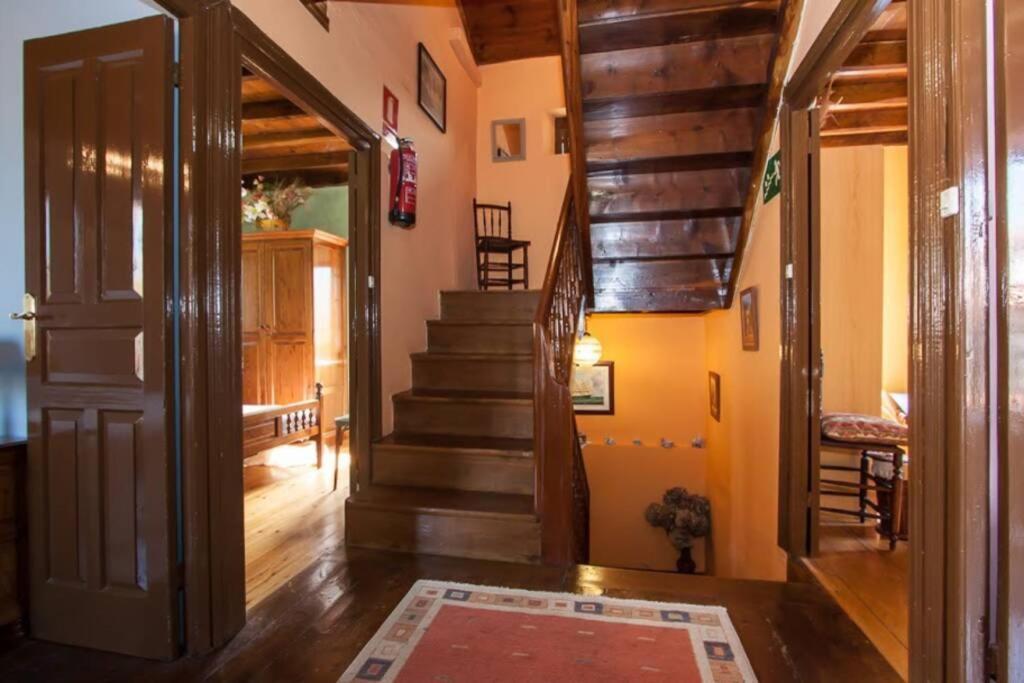 Casa Del Cuetu. Traditional Village House In Asturias Mere Exteriör bild