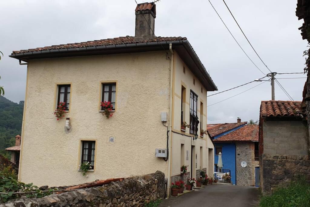 Casa Del Cuetu. Traditional Village House In Asturias Mere Exteriör bild