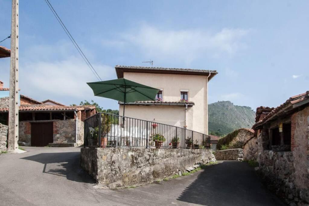 Casa Del Cuetu. Traditional Village House In Asturias Mere Exteriör bild